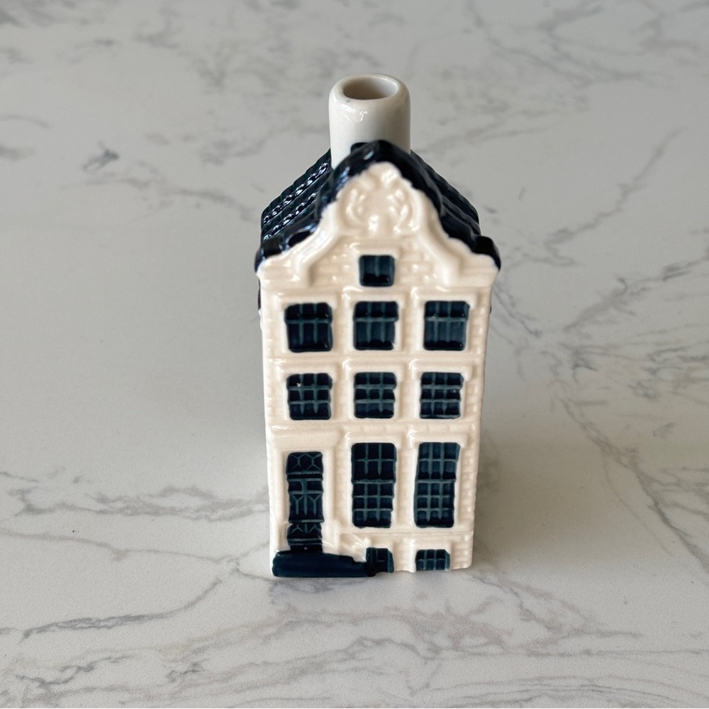 KLM #62 Blue Delft House by BOLS